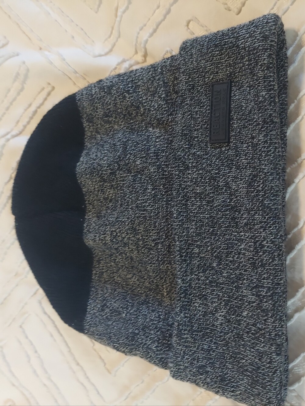 Reaction Kenneth Cole Men’s Knit Cuffed Beanie Charcoal Gray Black Accent